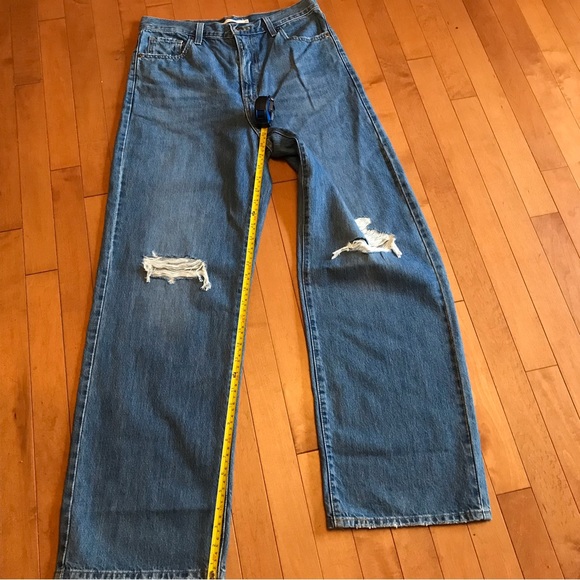 Women’s Levi’s W29, L31 High Waisted Denim Jeans with Distressed Ripped Kness - Picture 4 of 5